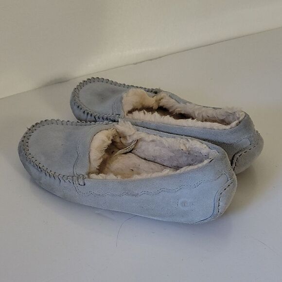 UGG Gray Slippers    - Picture 3 of 9